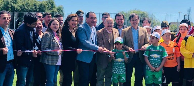 AUTORIDADES INAUGURARON ESTADIO EN CARAMPANGUE