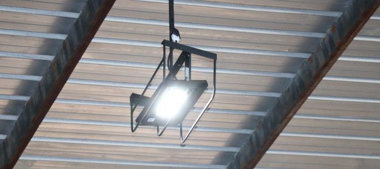MEJORÓ LA ILUMINACIÓN DEL GIMNASIO DE LA ESCUELA FÉLIX EYHERAMENDY