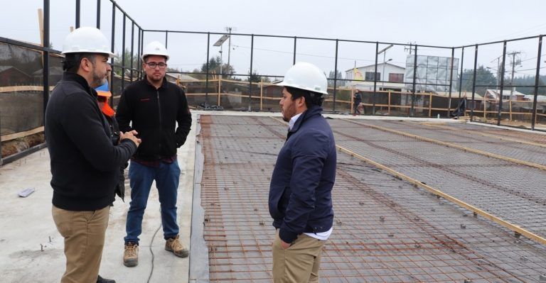 EN LOS ÁLAMOS AVANZA LA CONSTRUCCIÓN DE LA MULTICANCHA DE VILLA ESPERANZA
