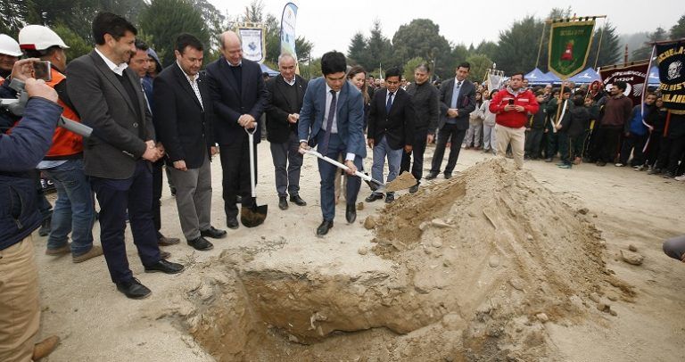 Nuevo estadio de Curanilahue ya tiene la primera piedra