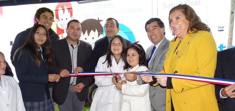 300 estudiantes de Cañete son beneficiados con nuevo Módulo Dental Móvil de Junaeb