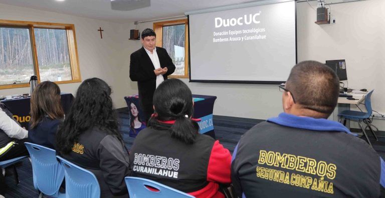 CAMPUS ARAUCO DONÓ COMPUTADORES A BOMBEROS PARA APOYAR SUS LABORES INSTITUCIONALES