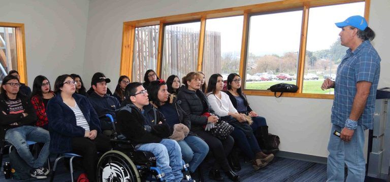 ALUMNOS DE DUOC UC CAMPUS ARAUCO ADQUIEREN COMPETENCIAS DE EMPLEABILIDAD CON DESTACADO MONTAÑISTA NACIONAL