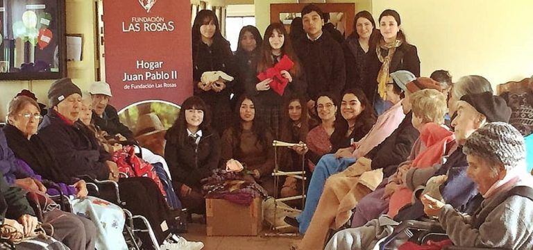 LLEVARON CARIÑO Y AYUDA A HOGAR DE ANCIANOS