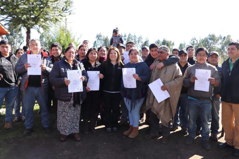 CONADI REALIZA ENTREGA DE TÍTULOS DE PROPIEDAD A COMUNIDAD LORENZO LEPIN DE TIRÚA