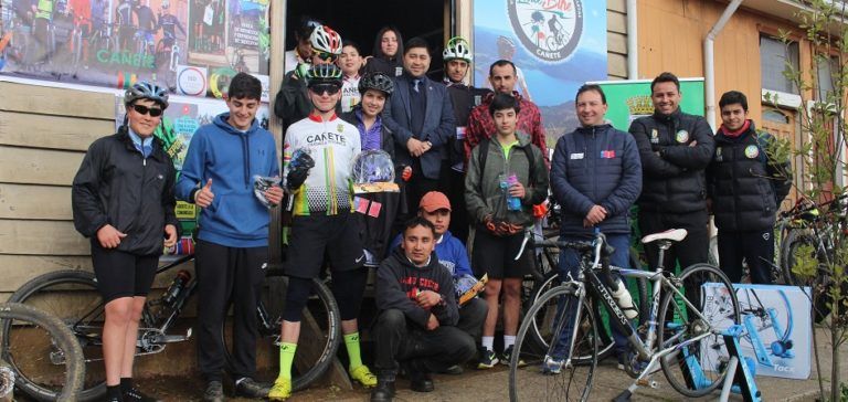 ENTREGAN IMPLEMENTACIÓN DEPORTIVA A TALLER DE MOUNTAIN BIKE