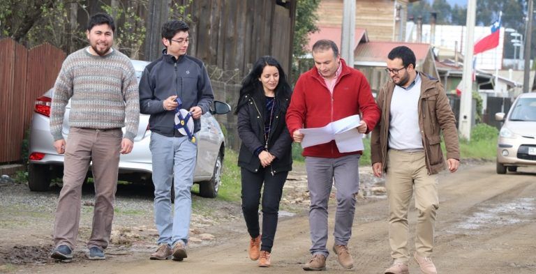 ALCALDE DIFUNDE Y COORDINA CON VECINOS PROYECTO DE SANEAMIENTO SANITARIO PARA PASAJE EX FAJA VIA
