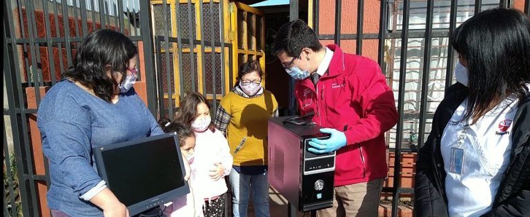 ENTREGAN COMPUTADORES A NIÑOS USUARIOS DEL INSTITUTO TELETÓN DE SAN PEDRO DE LA PAZ