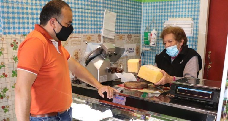 EN PLENA PANDEMIA, UNA PAREJA DE ADULTOS MAYORES DE LOS ÁLAMOS DECIDIÓ EMPRENDER Y ABRIÓ SU PROPIO NEGOCIO