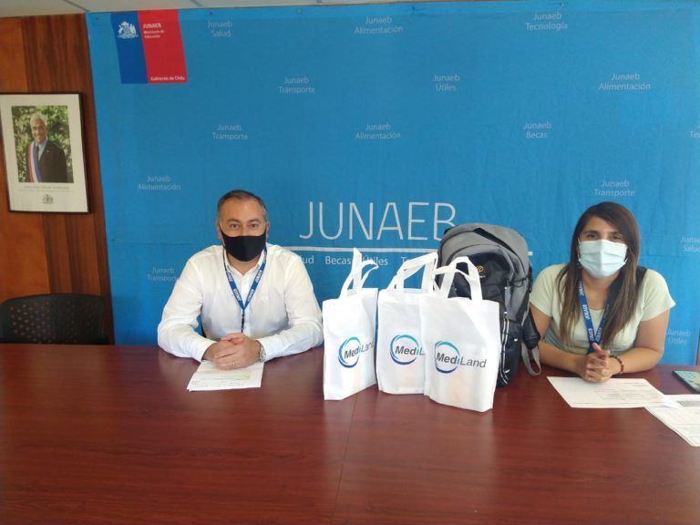 ESTUDIANTES CON IMPLANTE COCLEAR RECIBEN NUEVOS DISPOSITIVOS Y MEJORAN SU CAPACIDAD AUDITIVA CON APOYO DE JUNAEB