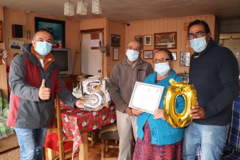 PAREJAS ALAMEÑAS QUE CELEBRAN BODAS DE ORO RECETAN A LA JUVENTUD: RESPETO Y AMOR