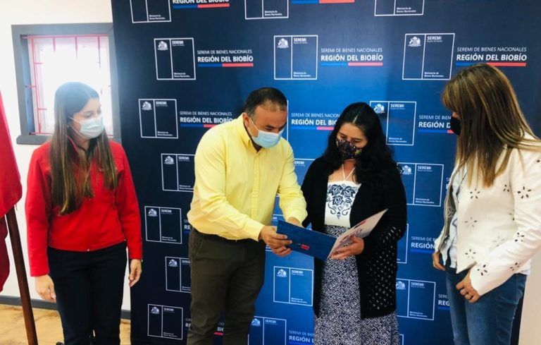 BIENES NACIONALES ENTREGÓ CONCESIÓN A IGLESIA EVANGÉLICA Y TÍTULOS DE DOMINIO A FAMILIAS DE CERRO ALTO