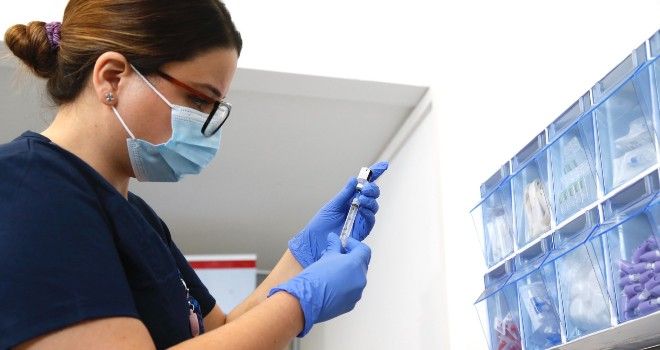 MINISTERIO DE SALUD INICIARÁ INOCULACIÓN CON LA VACUNA SINOVAC EN ADULTOS MAYORES DE 60 AÑOS