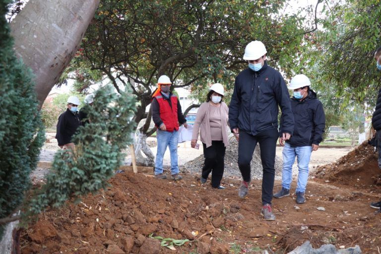 AVANZA LA REMODELACIÓN DE LA PLAZA DE TRES PINOS CON MANO DE OBRA 100% LOCAL