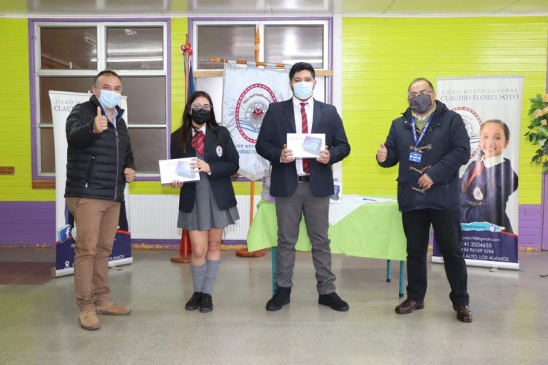 LICEO MULTICULTURAL DE CERRO ALTO RECIBIÓ 200 TABLETS