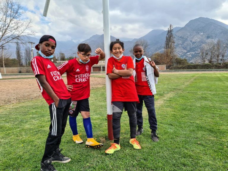 ROJAXFUERA VERDEXDENTRO: LA CAMPAÑA DE ARAUCO QUE BUSCA RENOVAR LAS CANCHAS DE BARRIO