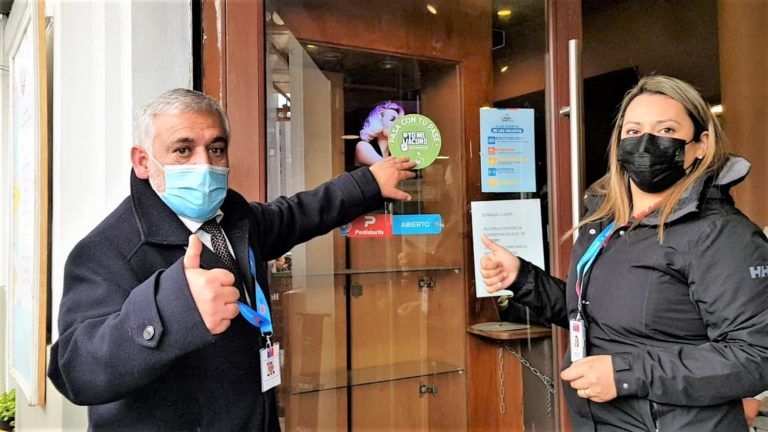 SEREMI DE ECONOMÍA Y DIRECTORA DE SERNATUR BIOBÍO INFORMARON A RUBRO GASTRONÓMICO SOBRE ACTUALIZACIÓN DEL PLAN PASO A PASO  Y SELLO “PASA CON TU PASE”