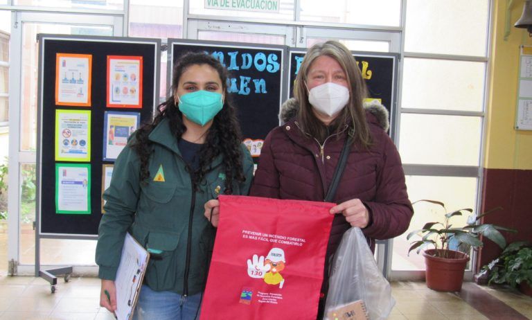 ESTUDIANTES DE ARAUCO RECIBIERON MATERIAL DEL PROGRAMA DE EDUCACIÓN AMBIENTAL DE CONAF