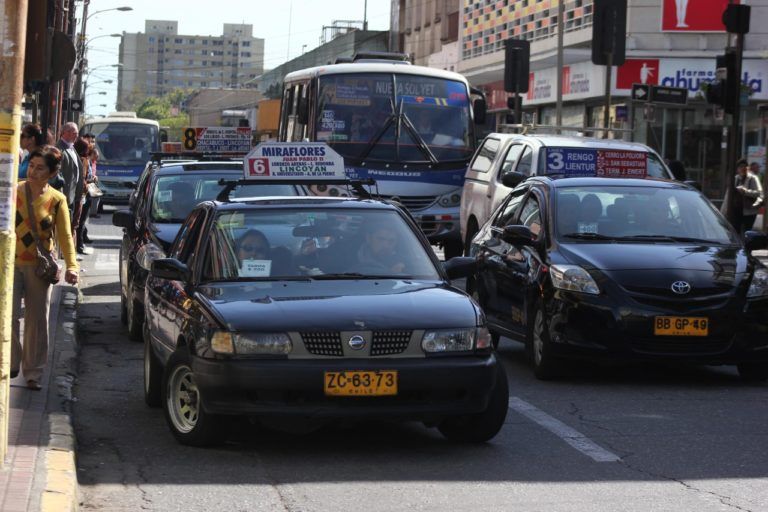 SEREMITT FISCALIZA FUNCIONAMIENTO DE TAXIS COLECTIVOS EN LA REGIÓN Y GREMIO HACE LLAMADO A REESTABLECER EL SERVICIO PARA LOS USUARIOS