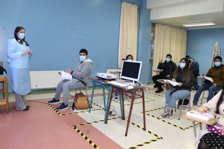 CON DISPOSICIÓN Y RESPONSABILIDAD VOLVIERON A LAS AULAS LOS ALUMNOS DEL LICEO MULTICULTURAL DE CERRO ALTO