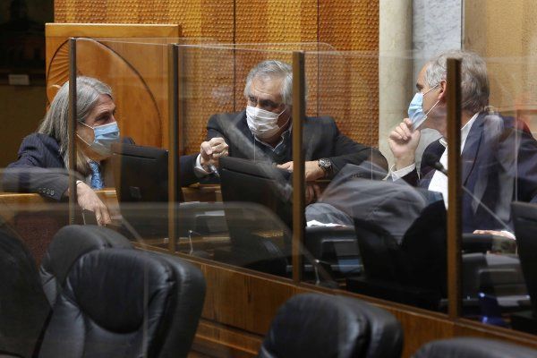 CONDUCIR MANIPULANDO EL CELULAR TENDRÁ UNA MULTA DE CASI 160 MIL PESOS
