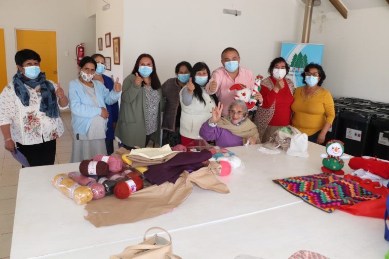 MUNICIPIO DE LOS ÁLAMOS ENTREGA INSUMOS A TALLERES DE MUJERES PARA QUE LAS ALAMEÑAS CUIDEN SU SALUD FÍSICA Y MENTAL A TRAVÉS DE LAS MANUALIDADES