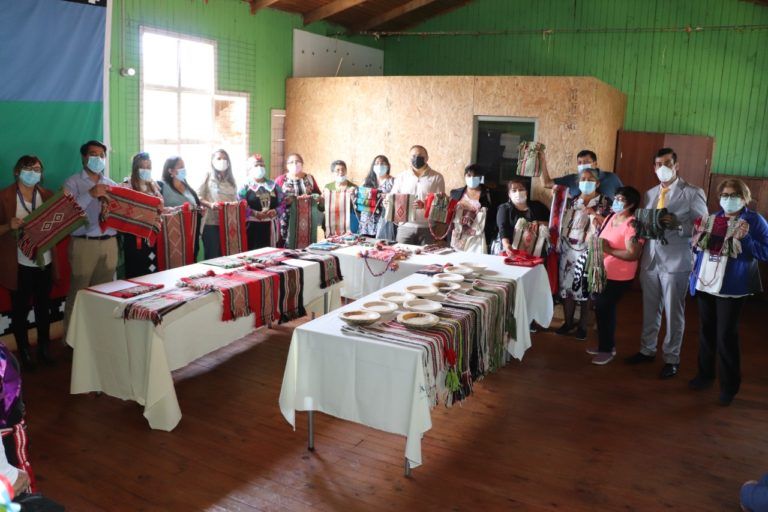 ALAMEÑAS TERMINARON CON ÉXITO TALLERES DE FORMACIÓN 2021 DE LA ESCUELA DE ARTE Y OFICIO MAPUCHE