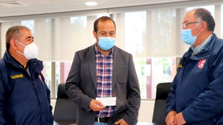 CUERPO DE BOMBEROS DE LOS ÁLAMOS RECIBIÓ SUBVENCIÓN MUNICIPAL EN MEDIO DE SU CINCUENTENARIO