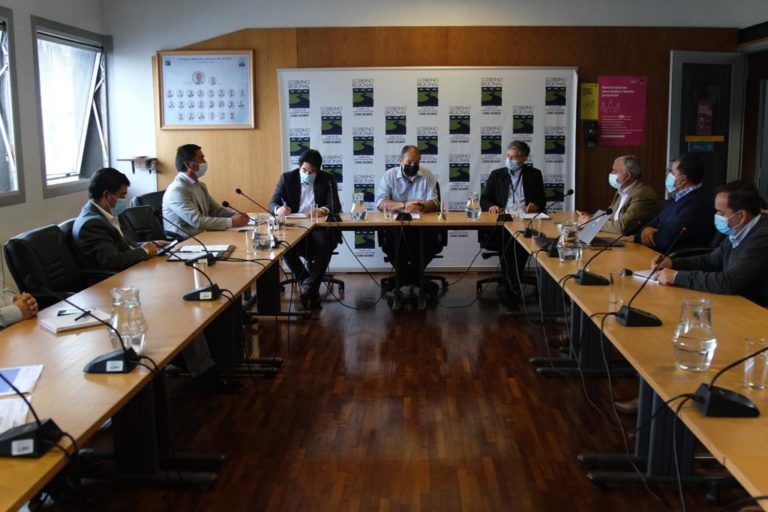 GOBERNADOR DÍAZ REÚNE A EMPRESAS DE TELECOMUNICACIONES Y ALCALDES DE TIRÚA, CAÑETE Y CONTULMO PARA AGILIZAR SOLUCIONES A PROBLEMAS DE CONECTIVIDAD