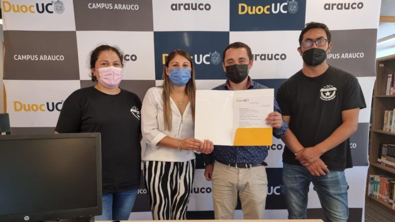 DUOC UC CAMPUS ARAUCO DONA COMPUTADORES A LA BRIGADA ORIENTE Y POSTATUBUL