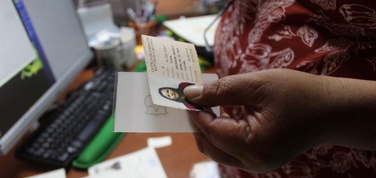 MUNICIPALIDAD DE TIRÚA ENTREGA PRIMERA LICENCIA DE CONDUCIR REALIZADA EN LA COMUNA