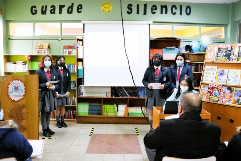 LICEO MULTICULTURAL FOMENTA LA LECTURA Y LAS VISITAS A SU BIBLIOTECA CONCRETANDO IDEAS SURGIDAS ENTRE LOS ESTUDIANTES