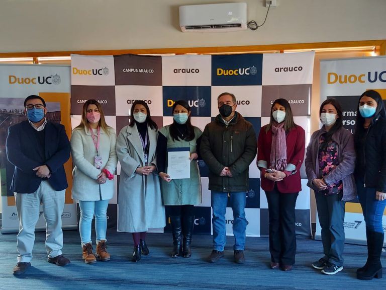 Duoc UC Campus Arauco dona equipamiento tecnológico a la comunidad