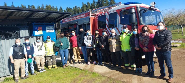 Estudiantes de campus Arauco colaboran en reparación de equipo de rescate de Bomberos de Curanilahue