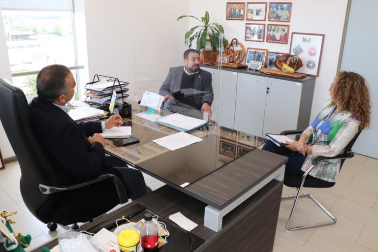 ALCALDE DE LOS ÁLAMOS COORDINÓ TRABAJO CON FOSIS
