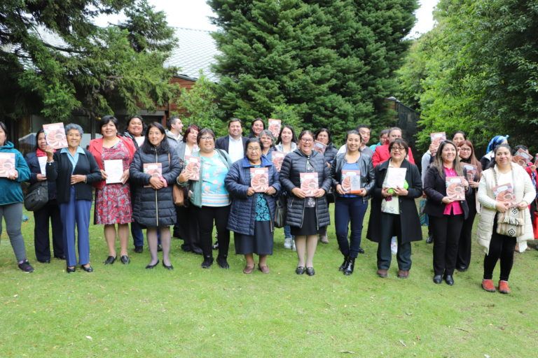 CONADI y mujeres mapuche lanzan recetario de cocina ancestral que rescata patrimonio cultural y gastronómico