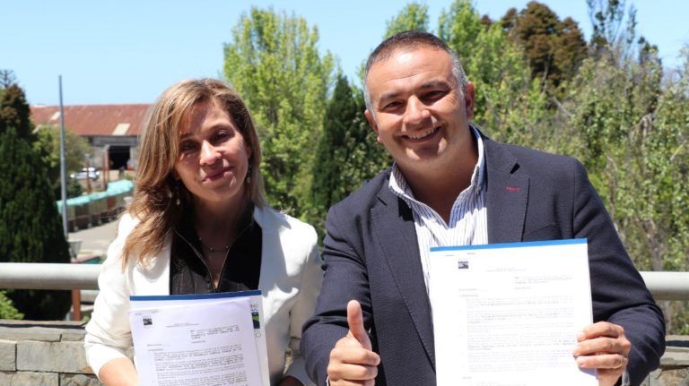 ALCALDE DE LOS ÁLAMOS FIRMÓ CONVENIOS CON EL GORE PARA AVANZAR EN URBANIZACIÓN Y TURISMO