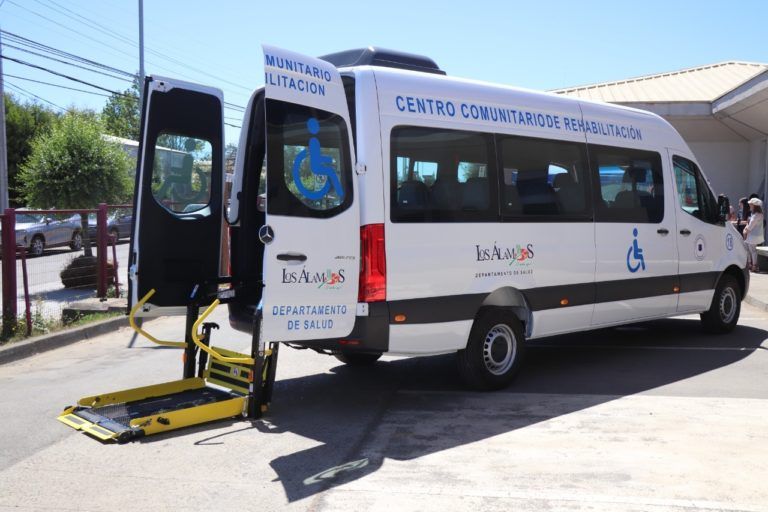 CENTRO COMUNITARIO DE REHABILITACIÓN DE LOS ÁLAMOS TIENE NUEVO MÓVIL