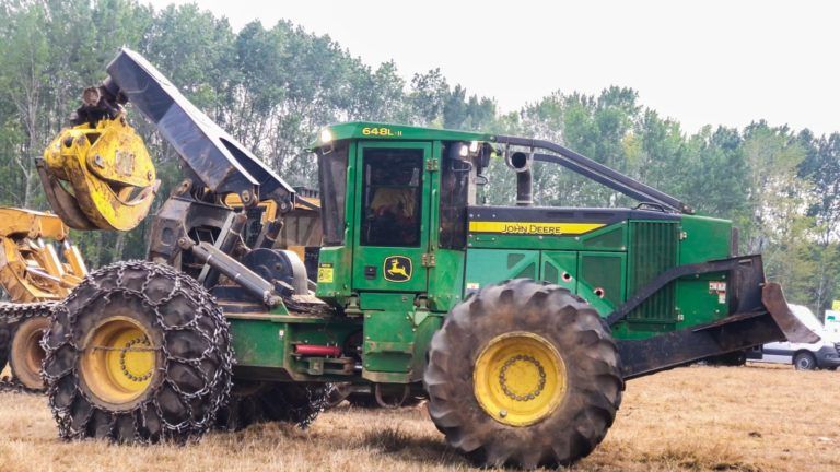 PONEN A DISPOSICIÓN DE CONAF MAQUINARIA PESADA PARA EL COMBATE DE INCENDIOS